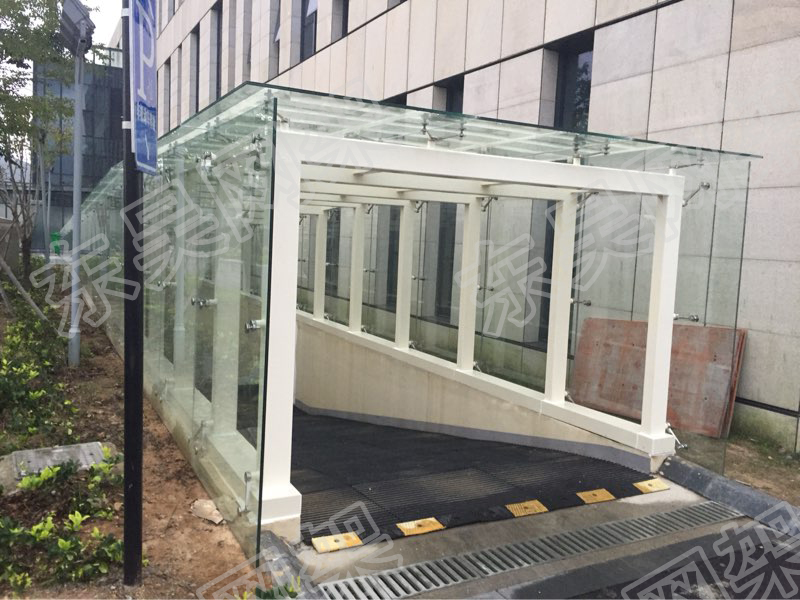 廣場(chǎng)地下自行車庫出入口玻璃雨棚 (31).jpg