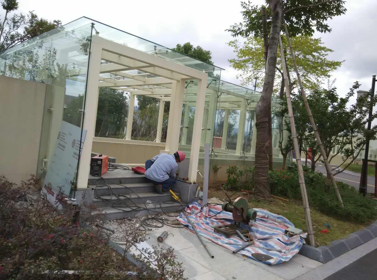 廣場(chǎng)地下車庫樓梯出入口玻璃雨棚 (33).JPG