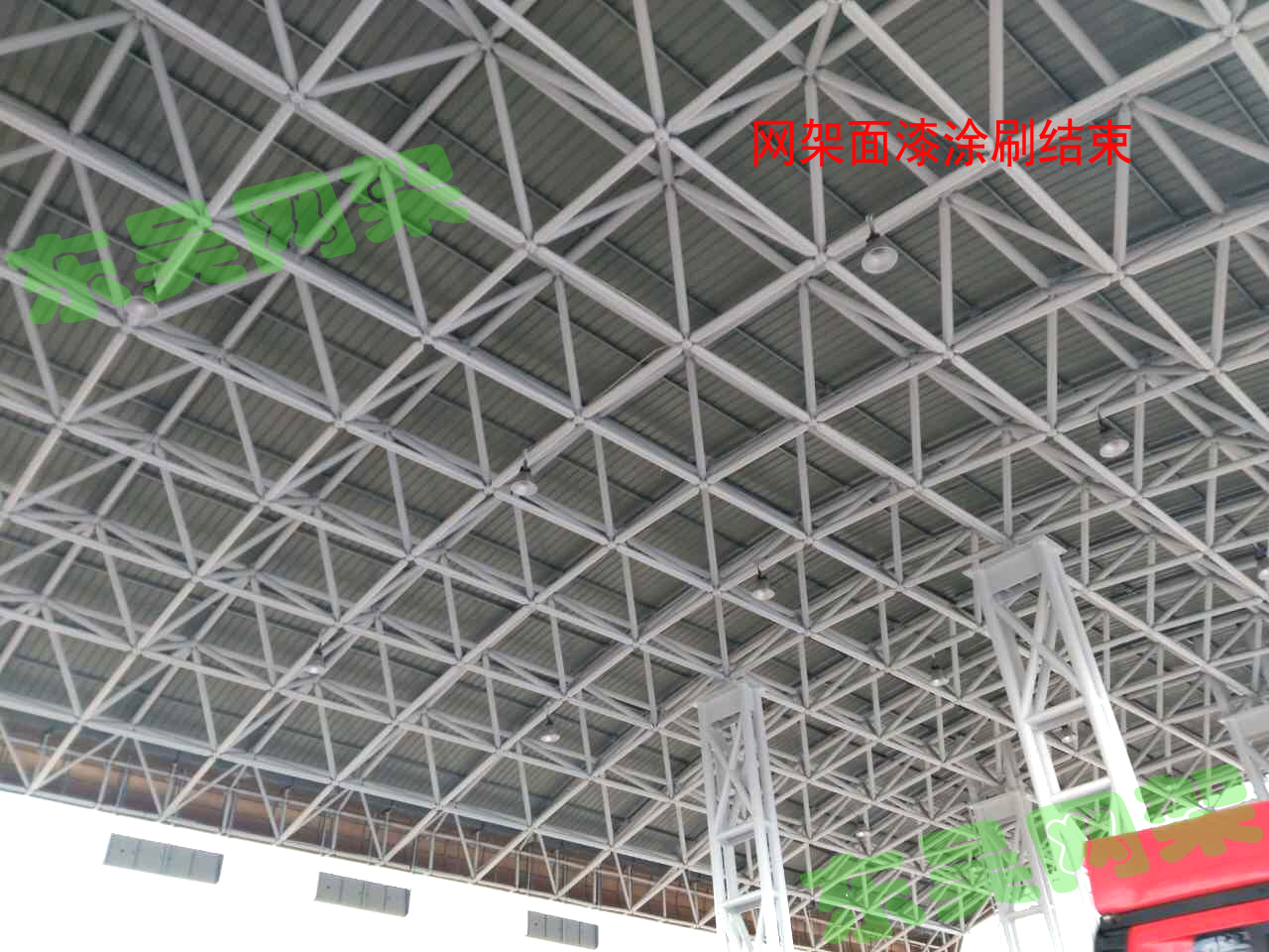 杭寧高速公路父子嶺收費站網(wǎng)架工程面漆涂刷結束