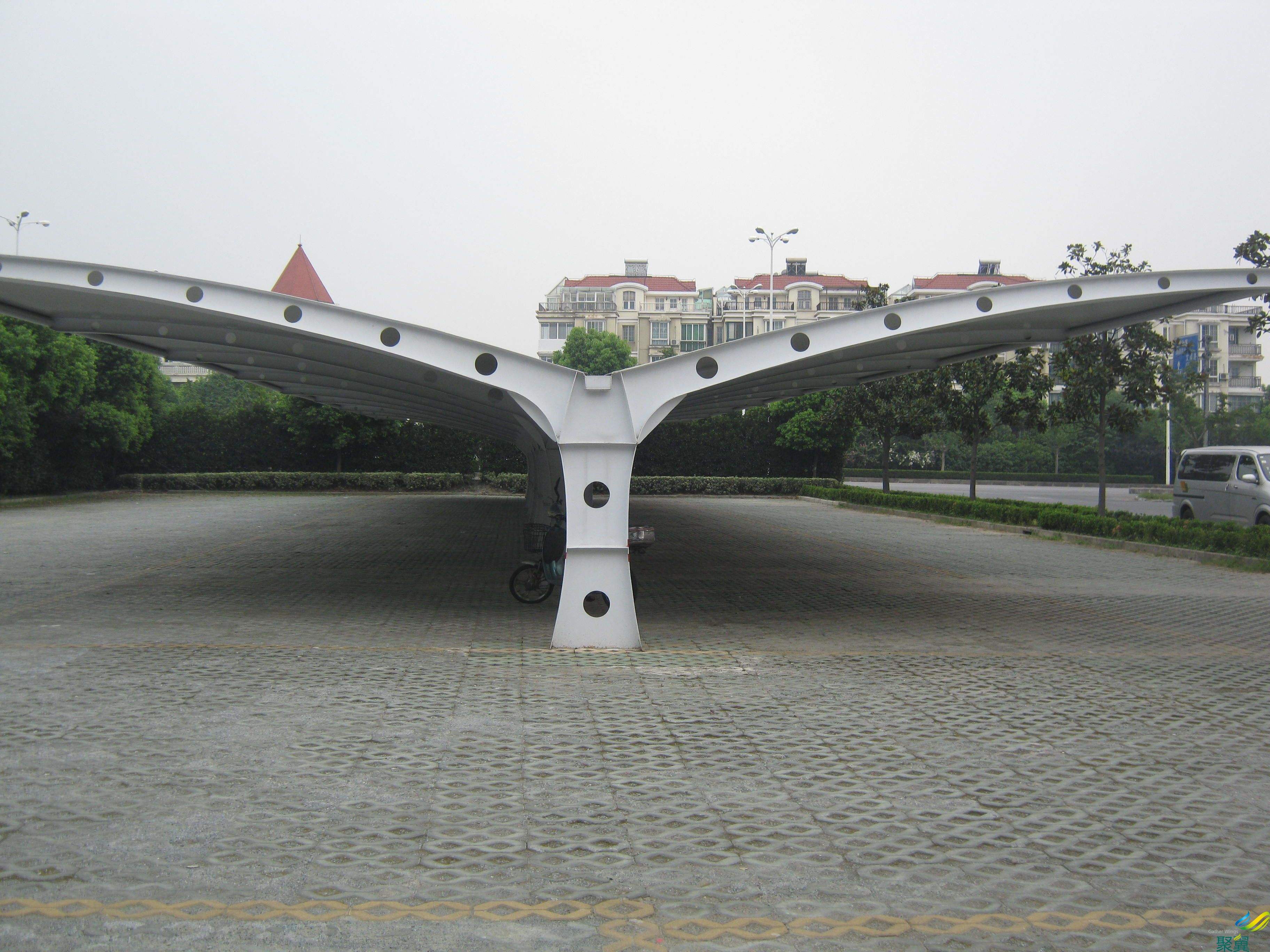 雙懸臂無(wú)斜拉膜結(jié)構(gòu)車(chē)棚